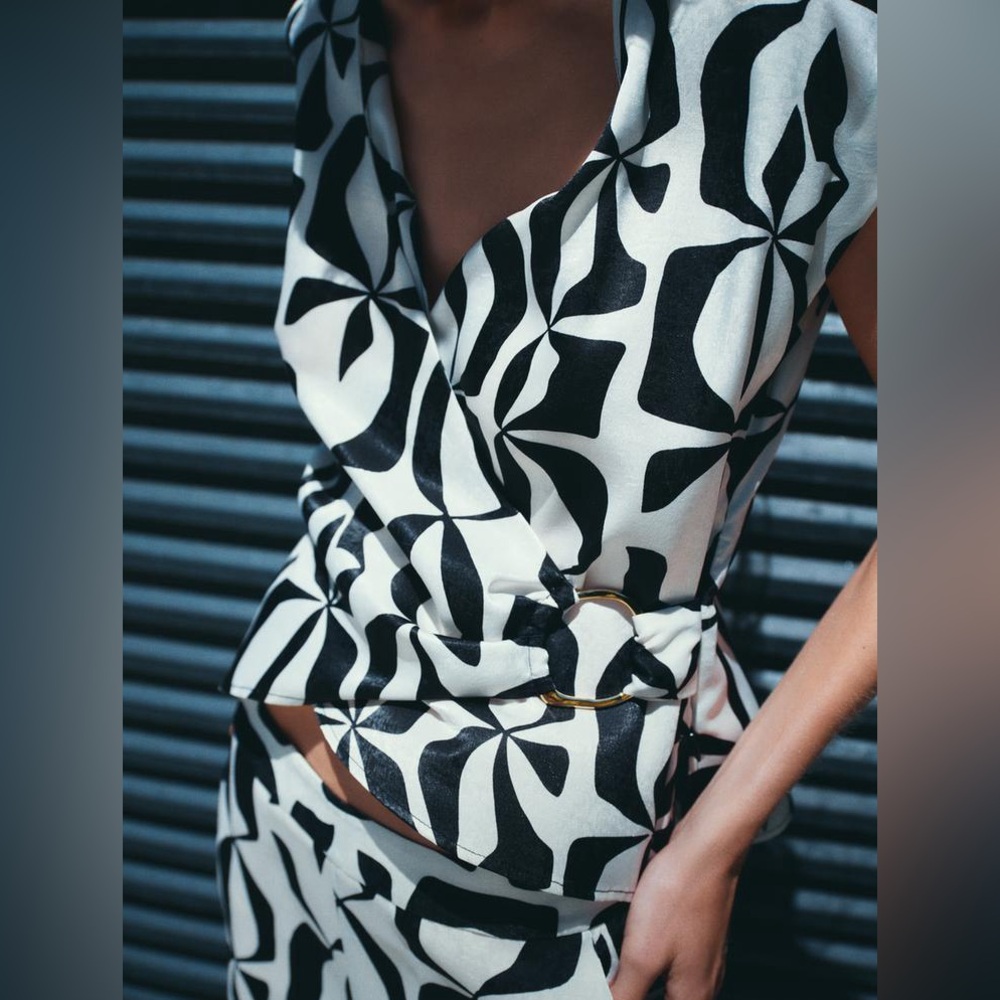 Black and White Geometric Women's Top
